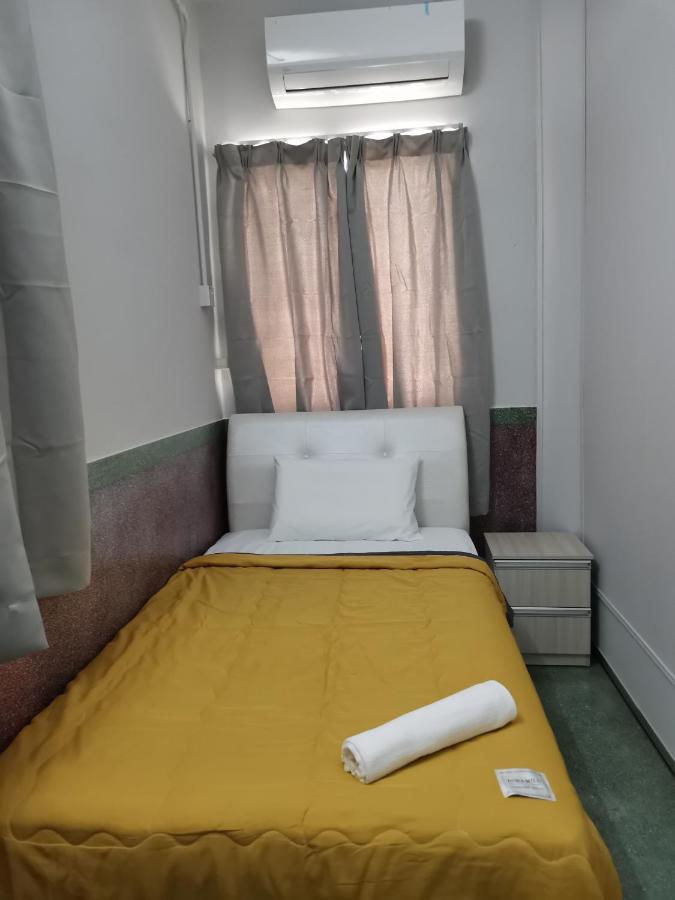 G Fortune Guest House Victoria Green George Town Esterno foto