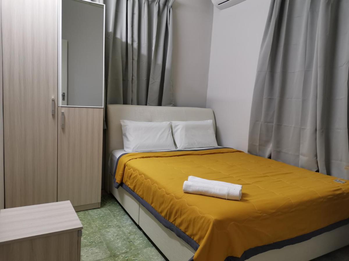G Fortune Guest House Victoria Green George Town Esterno foto