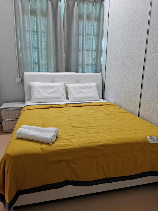 G Fortune Guest House Victoria Green George Town Esterno foto