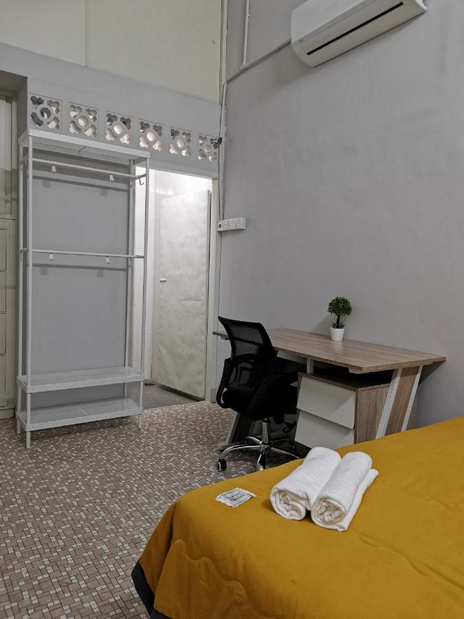 G Fortune Guest House Victoria Green George Town Esterno foto