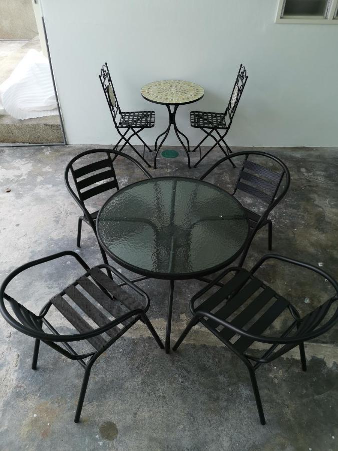 G Fortune Guest House Victoria Green George Town Esterno foto