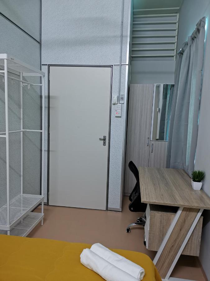 G Fortune Guest House Victoria Green George Town Esterno foto