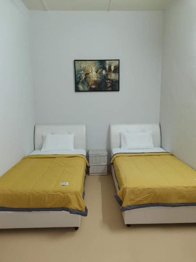 G Fortune Guest House Victoria Green George Town Esterno foto