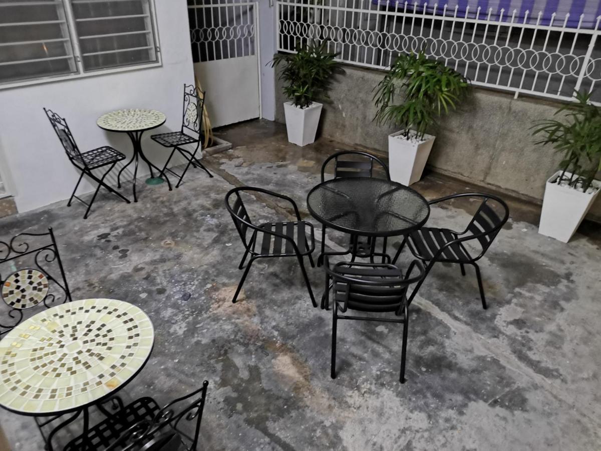 G Fortune Guest House Victoria Green George Town Esterno foto