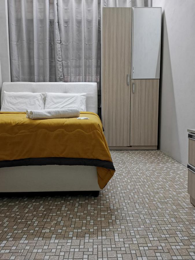 G Fortune Guest House Victoria Green George Town Esterno foto