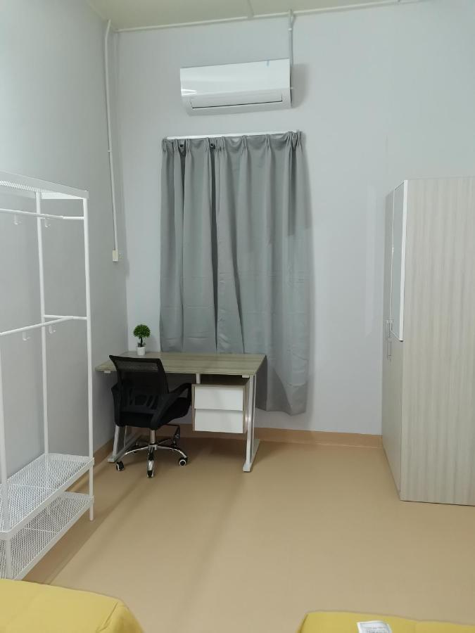 G Fortune Guest House Victoria Green George Town Esterno foto