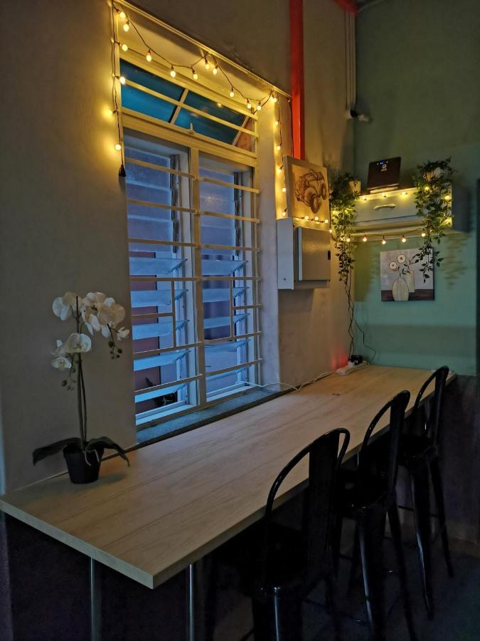 G Fortune Guest House Victoria Green George Town Esterno foto